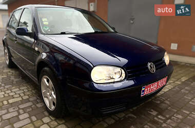 Хэтчбек Volkswagen Golf 2001 в 