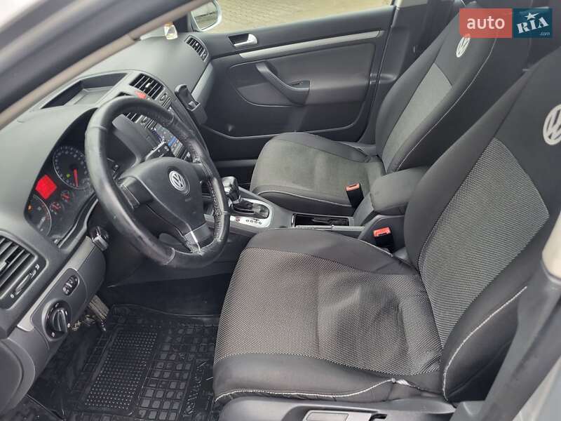 Хэтчбек Volkswagen Golf 2007 в Новоселице