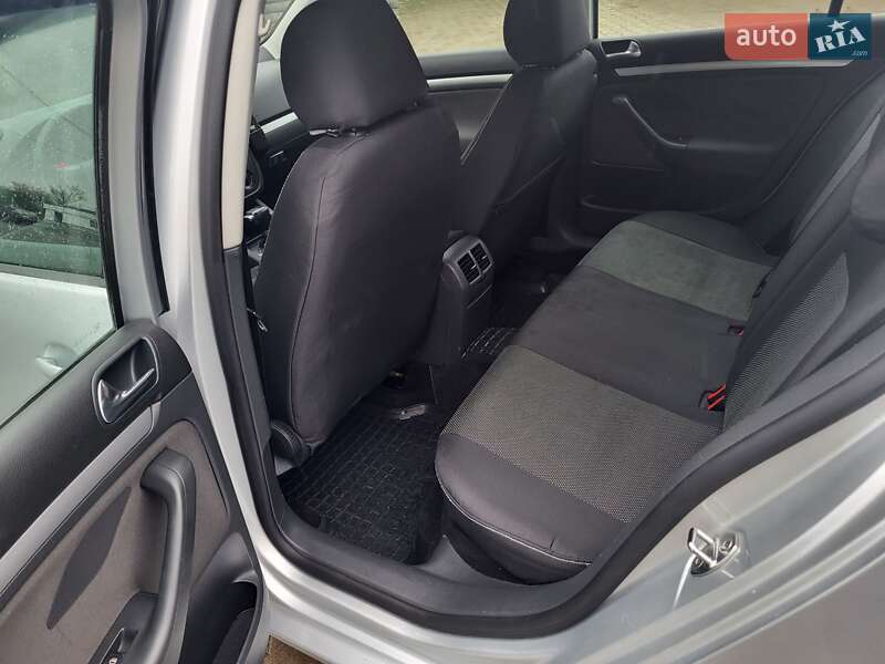 Хэтчбек Volkswagen Golf 2007 в Новоселице