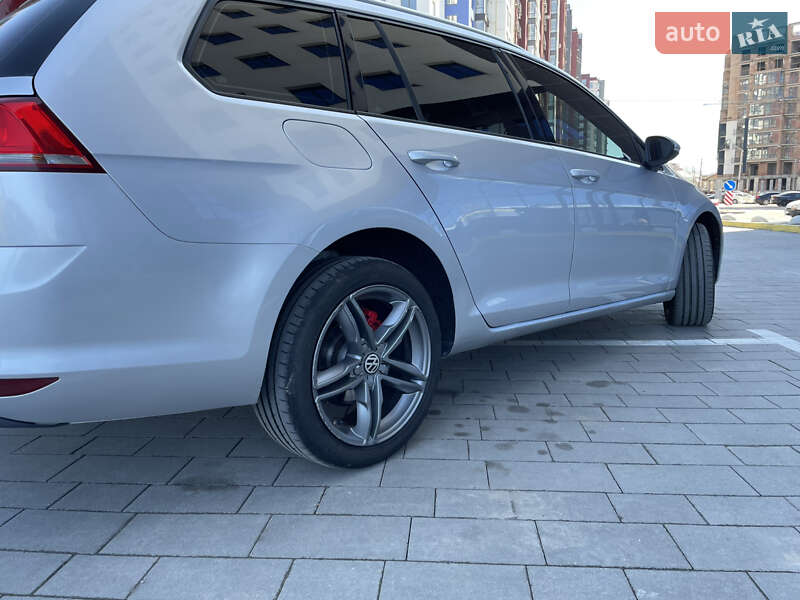 Универсал Volkswagen Golf 2013 в Ивано-Франковске