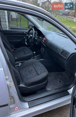 Хетчбек Volkswagen Golf 1998 в 