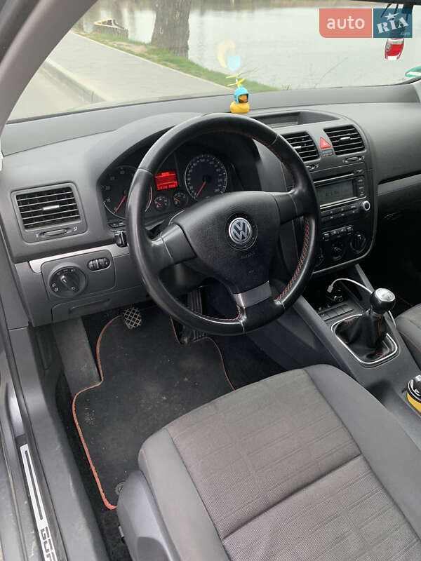 Хетчбек Volkswagen Golf 2006 в Києві
