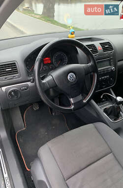 Хэтчбек Volkswagen Golf 2006 в 