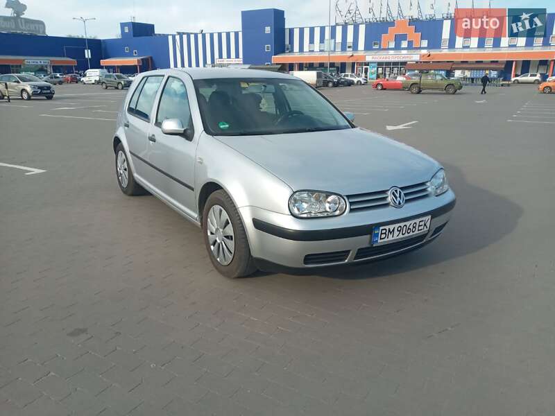 Хэтчбек Volkswagen Golf 2002 в 