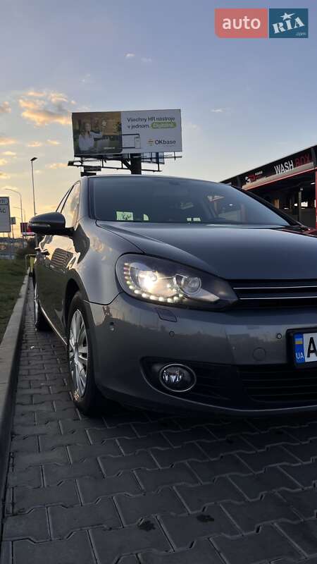 Хэтчбек Volkswagen Golf 2011 в Буштыне