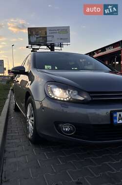 Хетчбек Volkswagen Golf 2011 в 