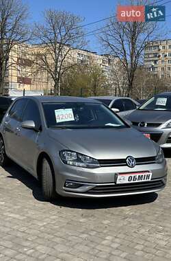 Хэтчбек Volkswagen Golf 2019 в 