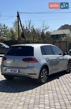 Хэтчбек Volkswagen Golf 2019 в 