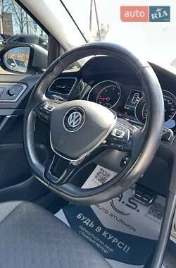 Хэтчбек Volkswagen Golf 2019 в 