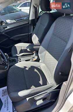 Хэтчбек Volkswagen Golf 2019 в 