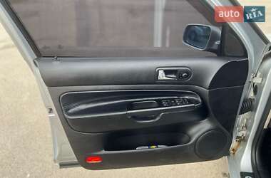 Хэтчбек Volkswagen Golf 2002 в 