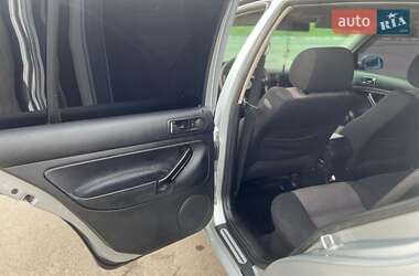 Хэтчбек Volkswagen Golf 2002 в 