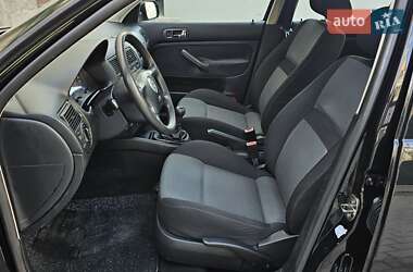 Хэтчбек Volkswagen Golf 2003 в 