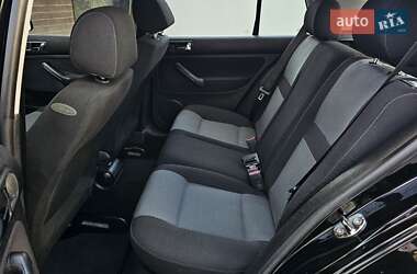 Хэтчбек Volkswagen Golf 2003 в 