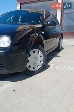 Хэтчбек Volkswagen Golf 1999 в 