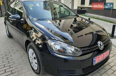 Хэтчбек Volkswagen Golf 2010 в 