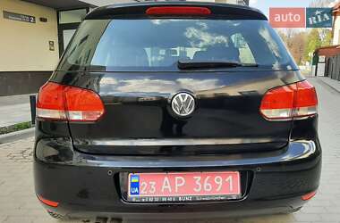Хэтчбек Volkswagen Golf 2010 в 