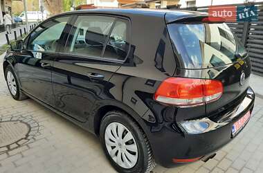 Хэтчбек Volkswagen Golf 2010 в 