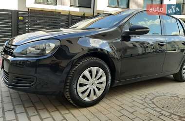 Хэтчбек Volkswagen Golf 2010 в 