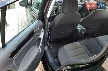 Хэтчбек Volkswagen Golf 2010 в 