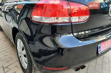 Хэтчбек Volkswagen Golf 2010 в 