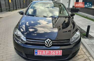 Хэтчбек Volkswagen Golf 2010 в 