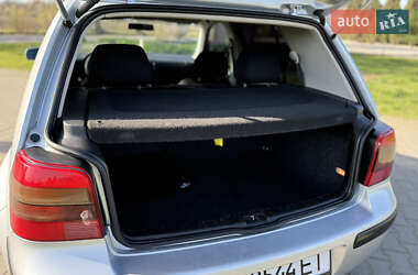Хэтчбек Volkswagen Golf 2001 в 