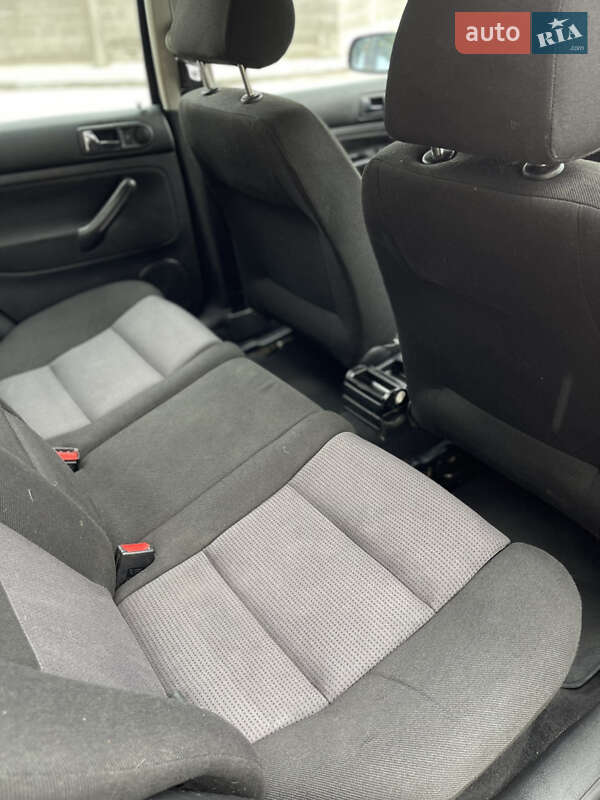 Універсал Volkswagen Golf 2001 в Тернополі