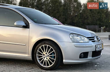 Хетчбек Volkswagen Golf 2005 в 