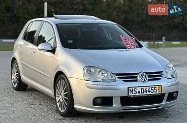Хетчбек Volkswagen Golf 2005 в 