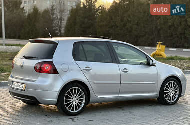 Хетчбек Volkswagen Golf 2005 в 