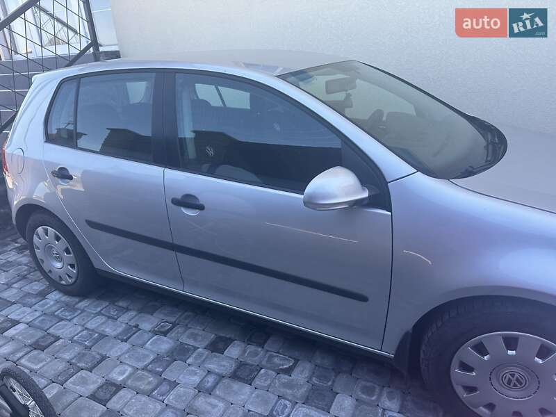 Хэтчбек Volkswagen Golf 2005 в Черкассах