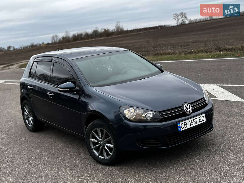 Хэтчбек Volkswagen Golf 2013 в 