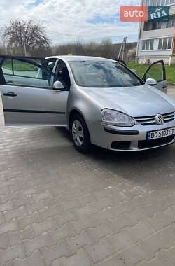 Хэтчбек Volkswagen Golf 2005 в 