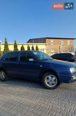 Хэтчбек Volkswagen Golf 1998 в 