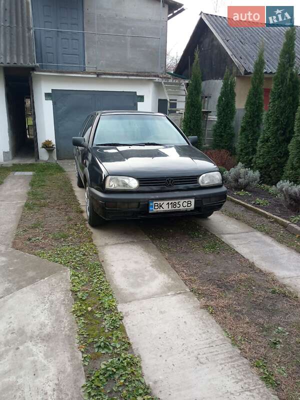 Хэтчбек Volkswagen Golf 1993 в 