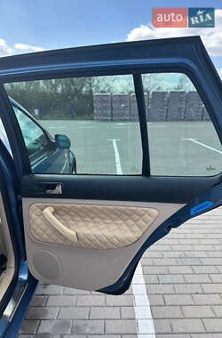 Хэтчбек Volkswagen Golf 1999 в 