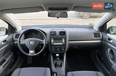 Хэтчбек Volkswagen Golf 2008 в 