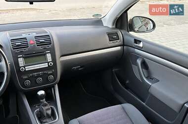 Хэтчбек Volkswagen Golf 2008 в 