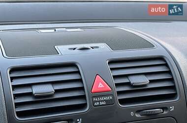 Хэтчбек Volkswagen Golf 2008 в 