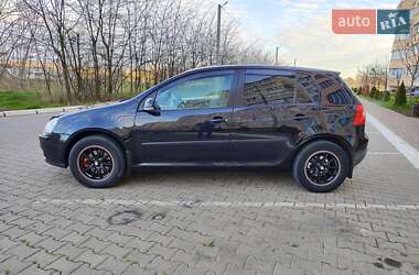 Хэтчбек Volkswagen Golf 2005 в 