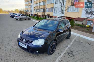 Хэтчбек Volkswagen Golf 2005 в 