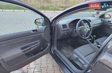 Хэтчбек Volkswagen Golf 2005 в 