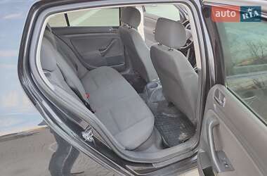 Хэтчбек Volkswagen Golf 2005 в 