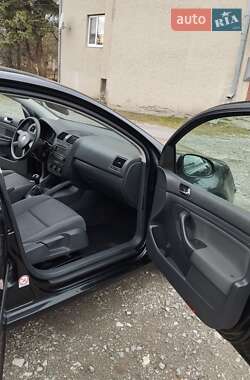 Хетчбек Volkswagen Golf 2004 в 