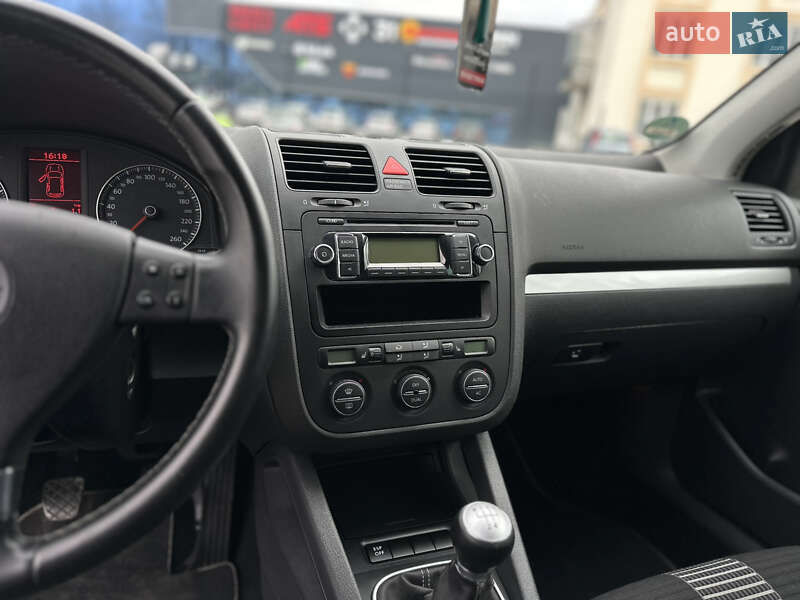 Хэтчбек Volkswagen Golf 2008 в Виннице