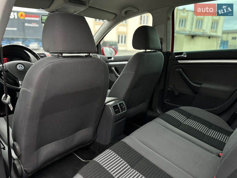 Хэтчбек Volkswagen Golf 2008 в Виннице