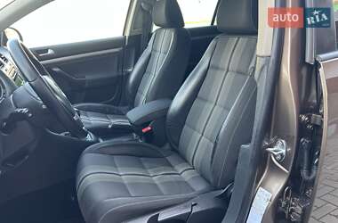 Универсал Volkswagen Golf 2013 в 