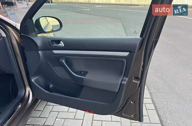 Универсал Volkswagen Golf 2013 в 
