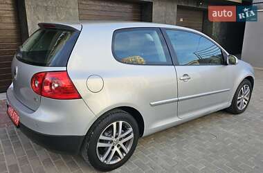 Хетчбек Volkswagen Golf 2006 в 